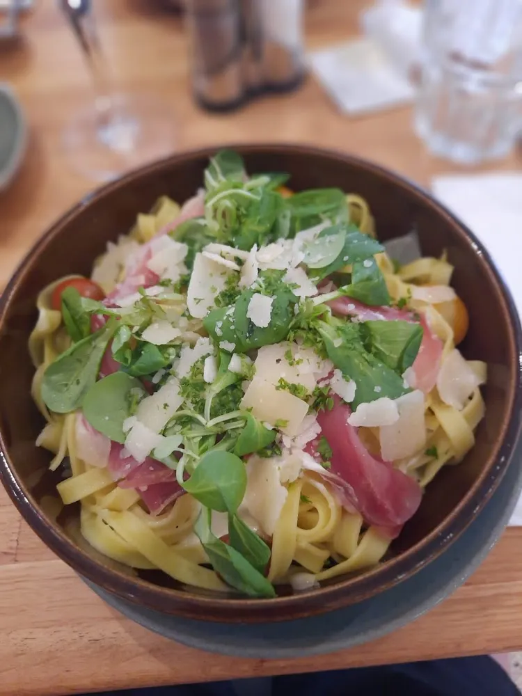 Tagliatelle Sauce Parmezan Et Jambon de Parme